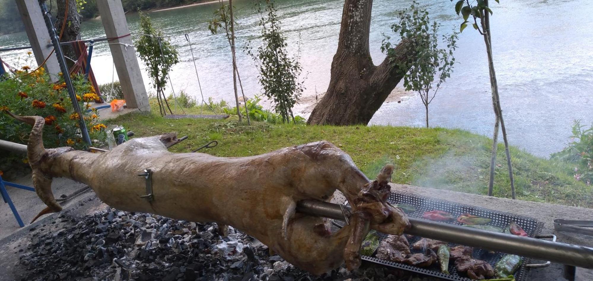 Vikendica Pored Drine Foca Handici الغرفة الصورة